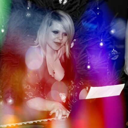 Sākums. Mūziķe ->&nbsp;Vecmāte.